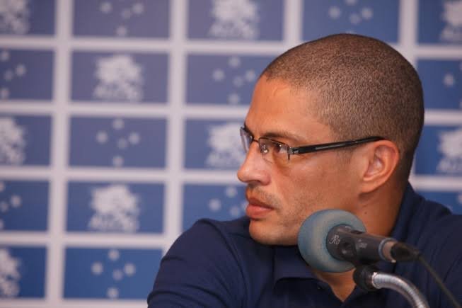 São Paulo negocia com Alex para ser o novo técnico do sub-20