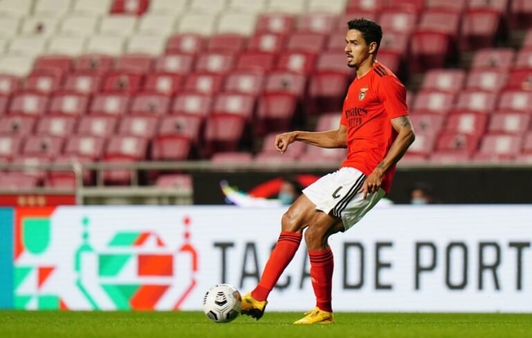 Após primeiro gol, Jorge Jesus elogia Lucas Veríssimo
