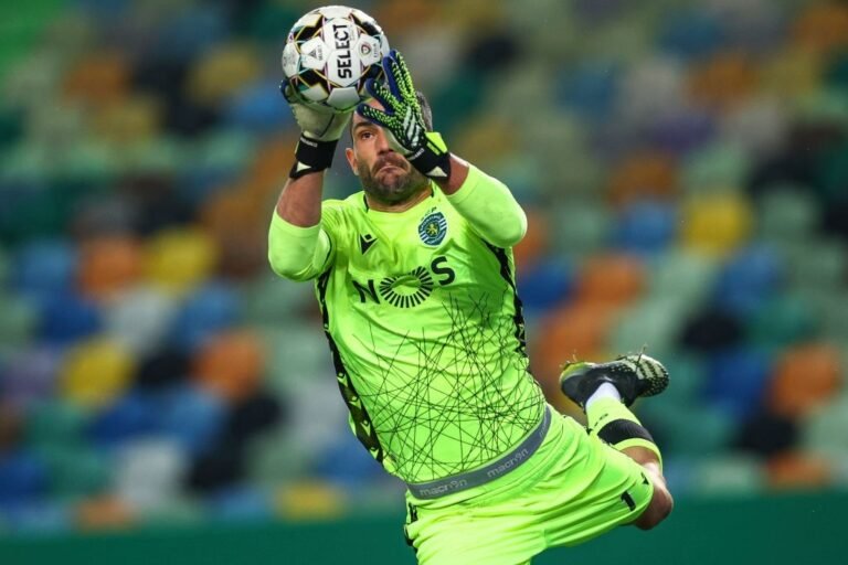 Adán eleito melhor goleiro pelo terceiro mês consecutivo