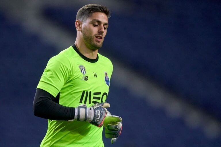 Porto pode emprestar Cláudio Ramos ao Farense