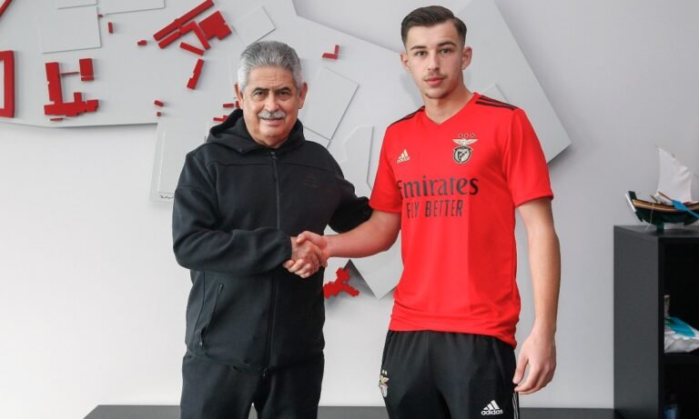 Benfica renova com zagueiro