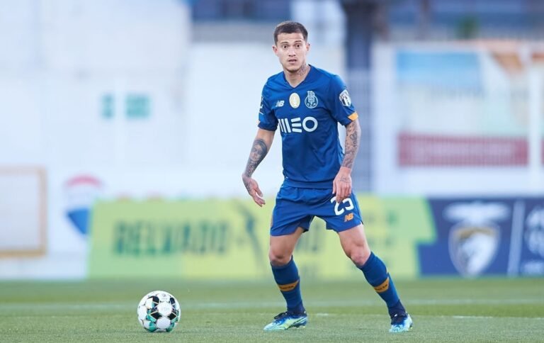 FC Porto renova com Otávio