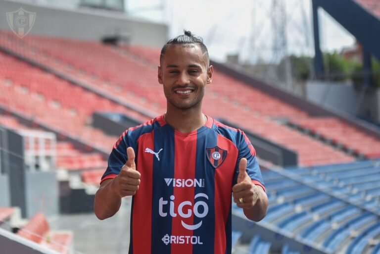 Mateus Gonçalves fala sobre novo momento no Paraguai e passagem pelo Ceará em entrevista coletiva