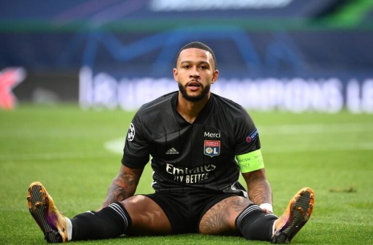 Atacante do Lyon chegará de graça ao Barcelona