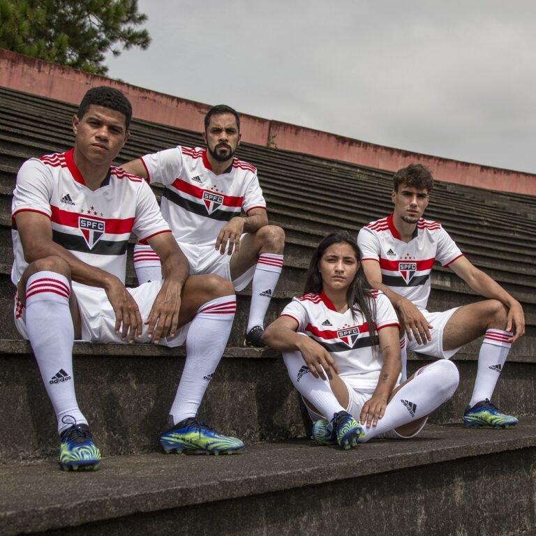 São Paulo lança nova camisa para temporada 2021
