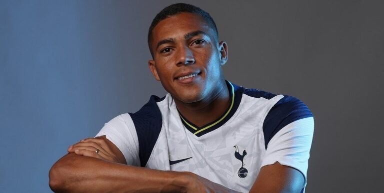 Tottenham pode pagar R$ 300 milhões para contratar Carlos Vinícius em definitivo