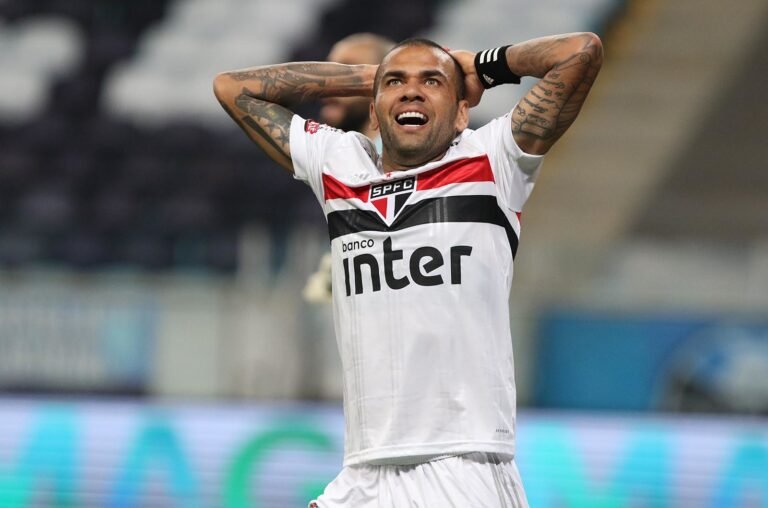 São Paulo tem dívida milionária com Daniel Alves