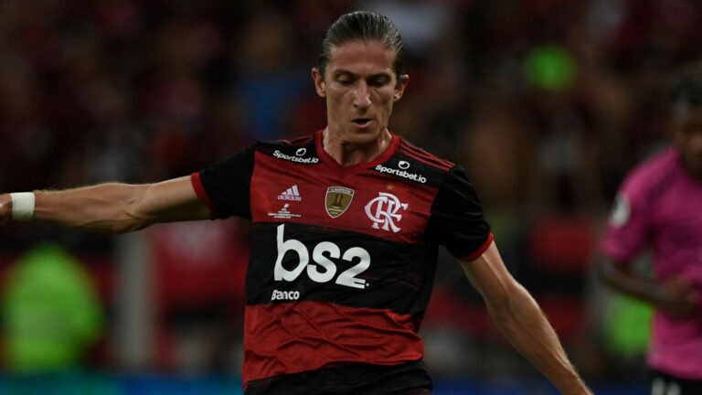 Flamengo prepara proposta de renovação para Filipe Luís