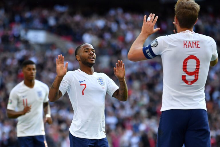 Com possível saída de Kane do Tottenham, City recua na renovação com Sterling