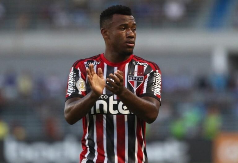Planos de Crespo para o volante Luan