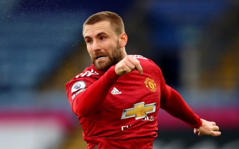 Manchester United prepara renovação com lateral