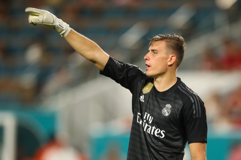 Real Madrid avalia três opções para substituir Lunin