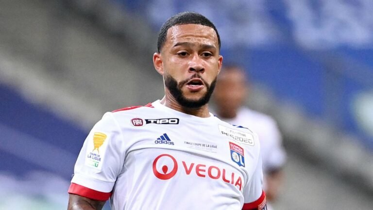 Arsenal entra na disputa por Depay