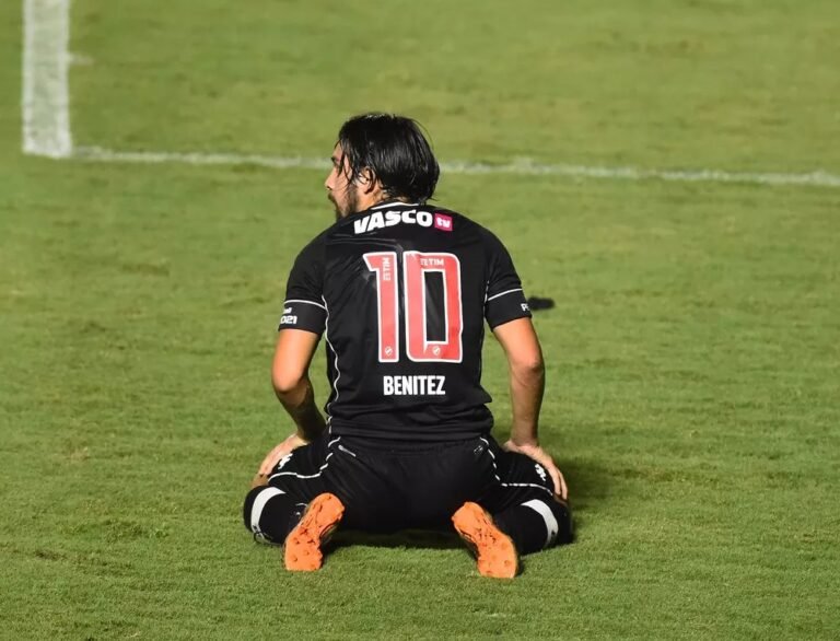 São Paulo inclui troca de jogadores e compensação financeira por Benítez