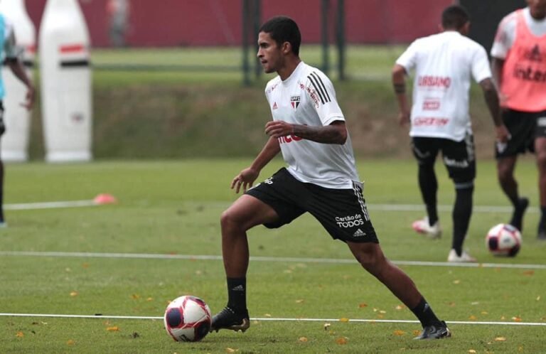 São Paulo aguarda resposta de agente de Nestor por renovação até sexta-feira