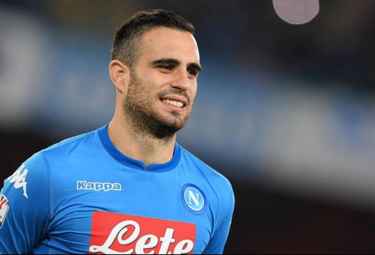 Napoli pode colocar zagueiro a venda no mercado de verão