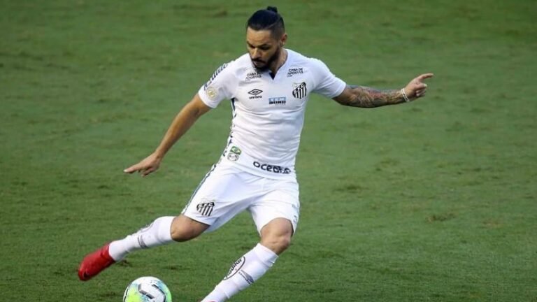 Lateral testa positivo para Covid-19 e desfalca Santos na Libertadores