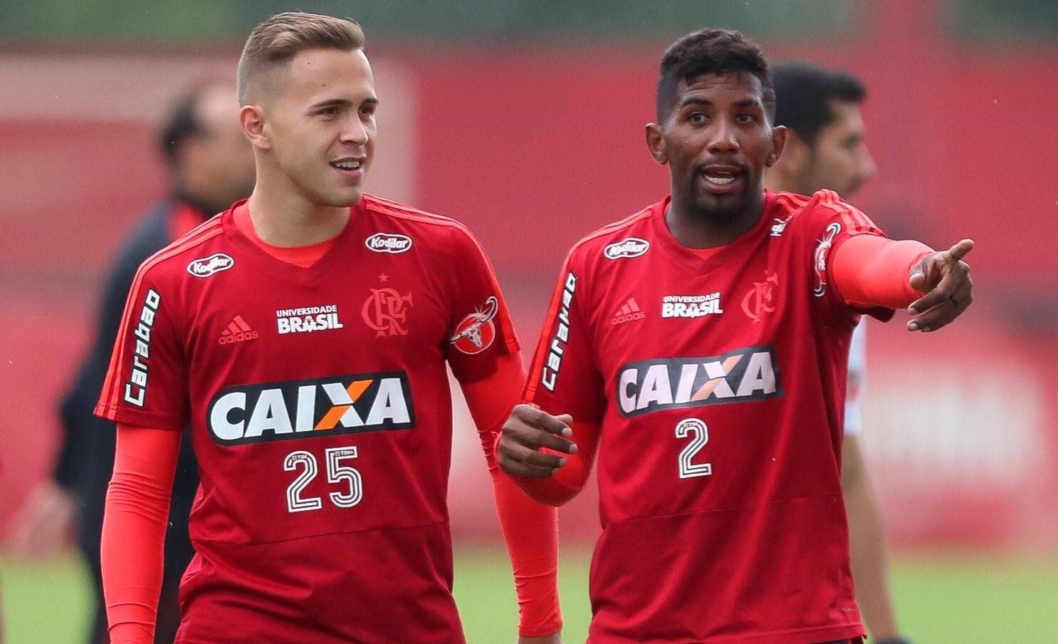 Flamengo planeja vendas de Rodinei e Piris da Motta