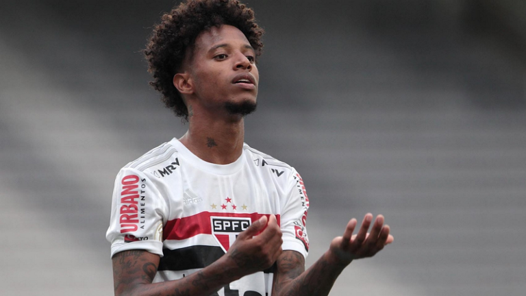 São Paulo busca acordo para parcelar dívida da compra de Tchê Tchê