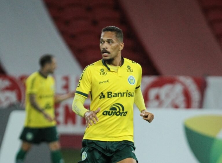 Mikael, do Ypiranga, projeta ‘jogo muito estudado’ diante do Grêmio