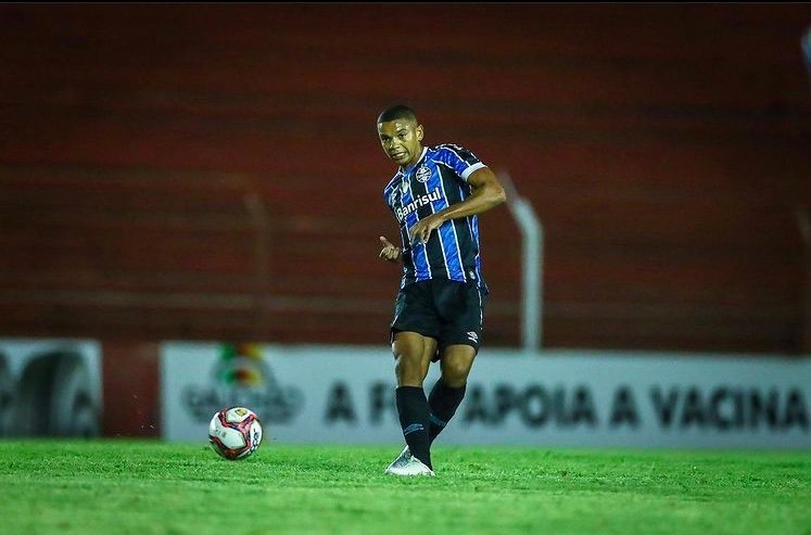 Fluminense encaminha acerto com David Braz