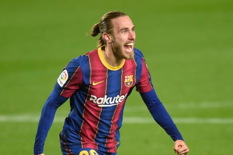 Barcelona confirma a renovação de Oscar Mingueza