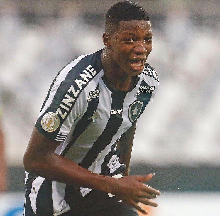 Empresários de Babi vão se reunir hoje com direção do Botafogo