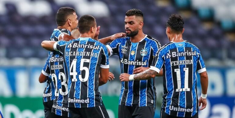 Elenco do Grêmio tem surto de Covid-19; jogadores que viajaram também estão infectados