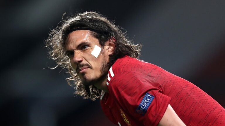 Edinson Cavani acerta renovação com o Manchester United
