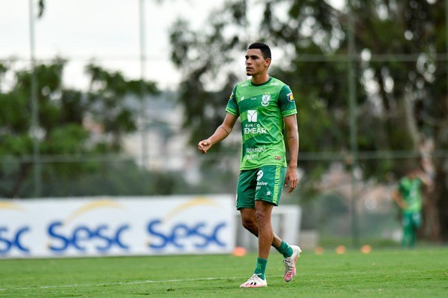 Léo Gomes está de saída do América-MG; Chapecoense tem interesse no jogador