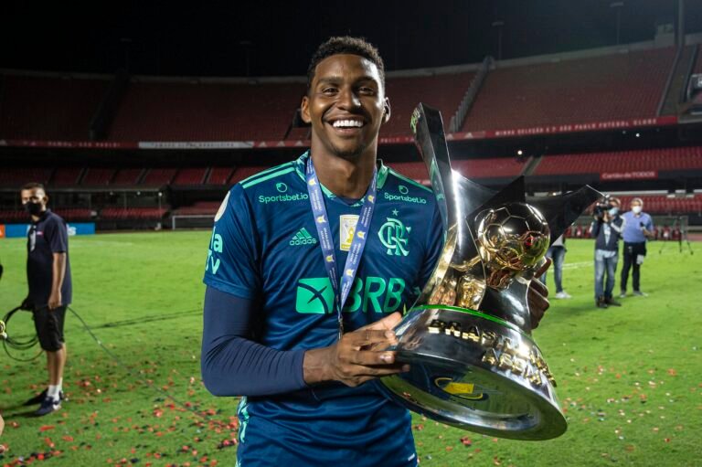 Barcelona demonstra interesse em Hugo Souza, mas esbarra nas questões financeiras