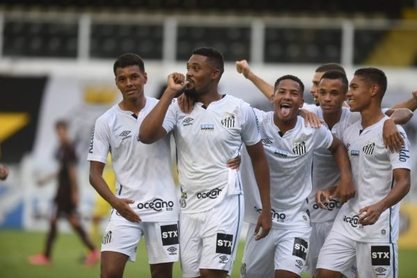 Sport monitora a situação de Sabino, zagueiro do Santos