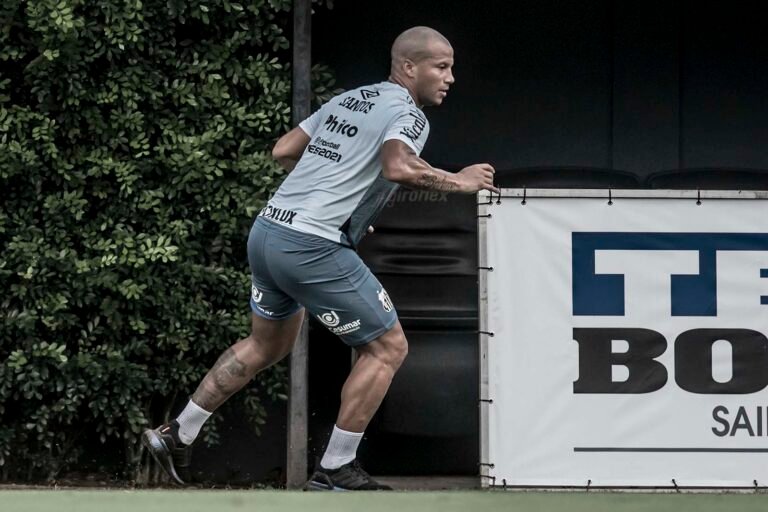 Na reta final da recuperação, Sánchez volta às atividades com bola nesta sexta-feira