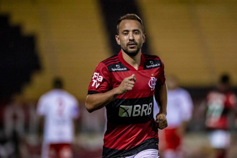 Flamengo define o preço para vender Everton Ribeiro