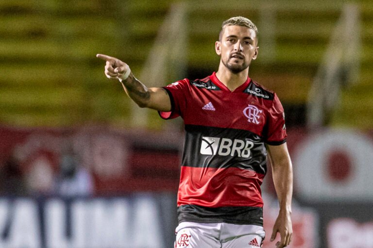 Flamengo avança na renovação de Arrascaeta