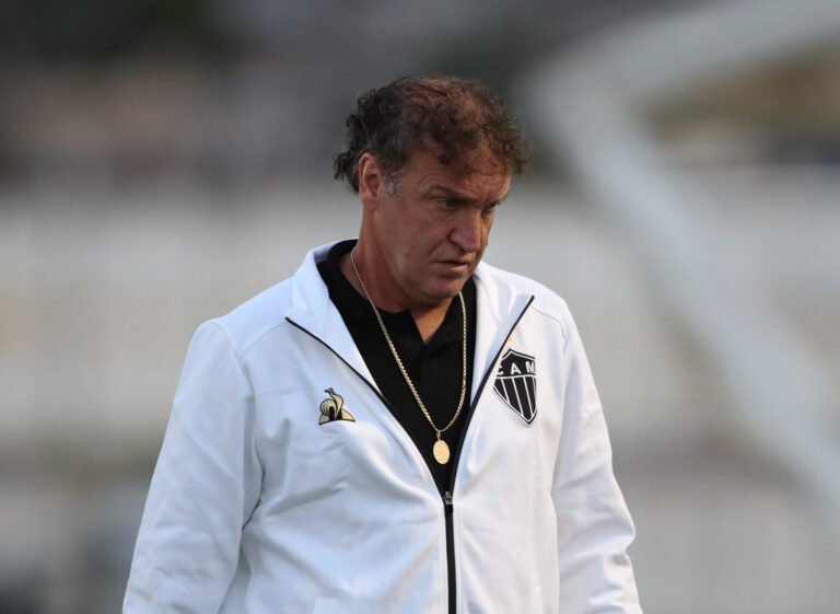 Cuca ameniza derrota para a Caldense e esclarece presença de Igor Rabello no ataque: “Tinha que ter um finalizador”