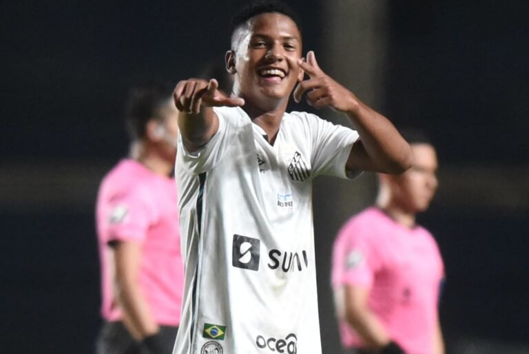 Ângelo põe seu nome na história do Santos e Libertadores, quebrando recorde de mais de 50 anos