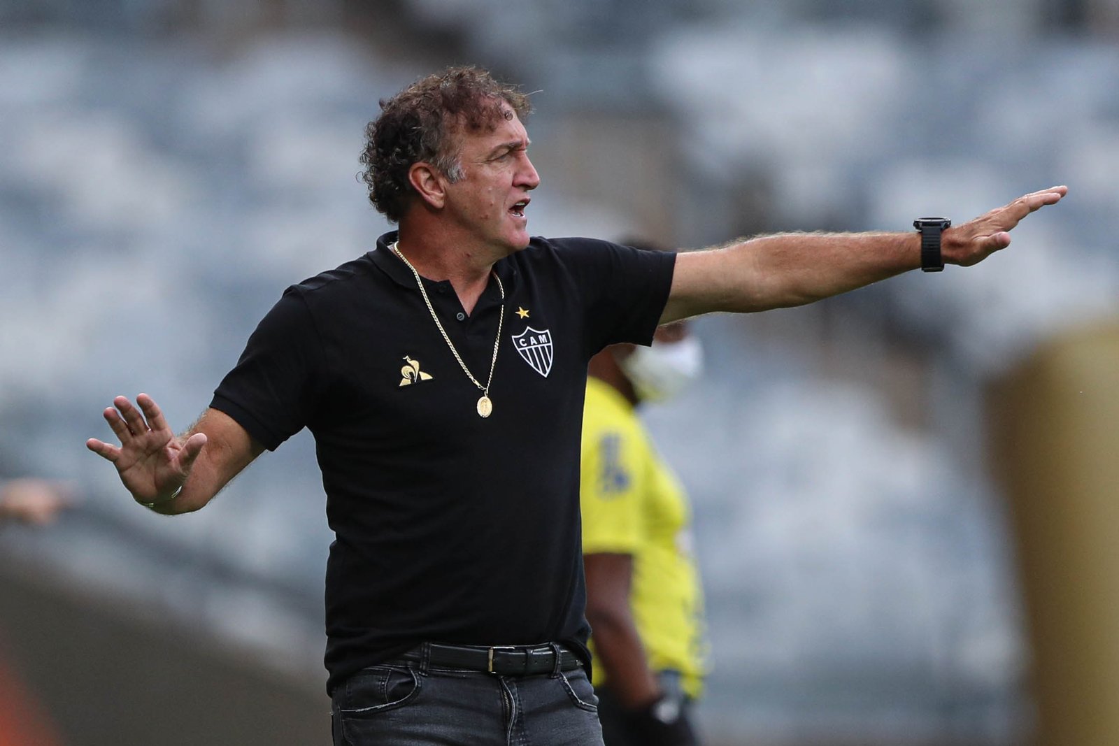 Cuca se responsabiliza pela derrota no clássico e pede prazo até a Libertadores para dar cara ao time: “Me cobrem daqui 10 dias”