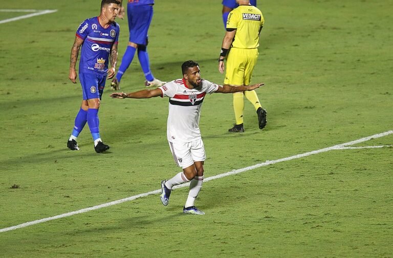 Reinaldo tem multa de R$ 120 milhões em seu novo contrato