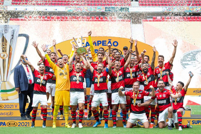 Flamengo fatura R$ 5 milhões por título da Supercopa; e Palmeiras fica com R$ 2 milhões