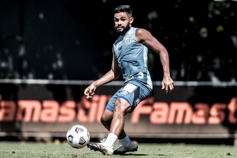 Aos 23 anos Felipe Jonatan chega a 100ª partida no Santos: “Não poderia ter feito uma escolha melhor”