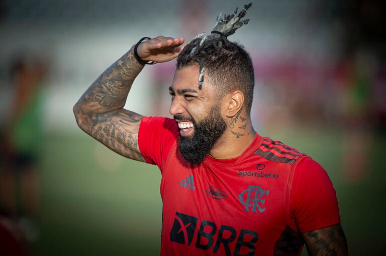 Flamengo divulga lista de relacionados para o clássico contra o Vasco