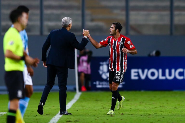 São Paulo revive espirito de Libertadores em estreia perfeita
