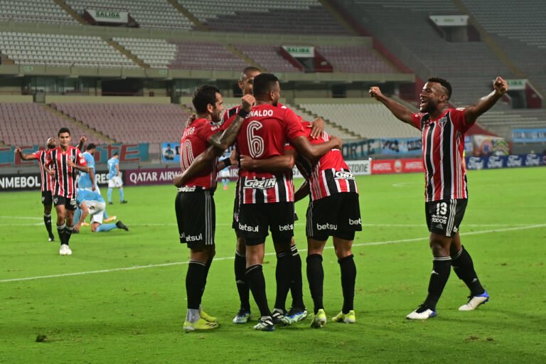São Paulo deve ir a campo com time misto contra o Santo André; veja as escalações