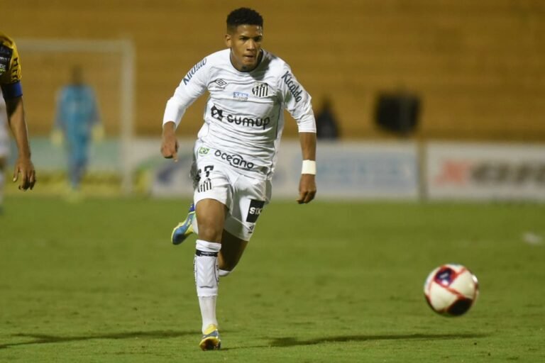 Santos vai com reservas e uma estreia para enfrentar o Corinthians