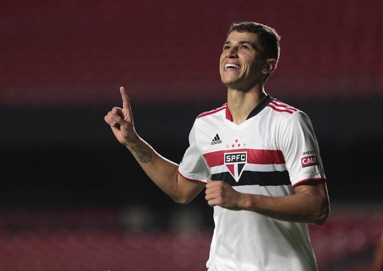 Crespo testa e Vitor Bueno pode ser titular no ataque do São Paulo contra o Rentistas