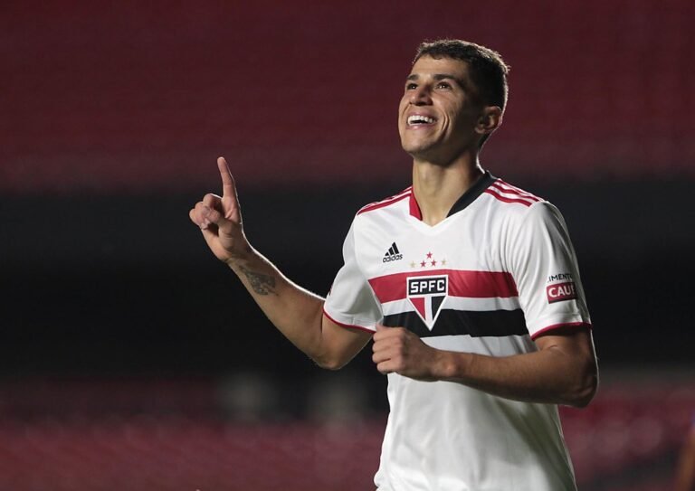 Embalado, São Paulo vence o Santo André no Morumbi