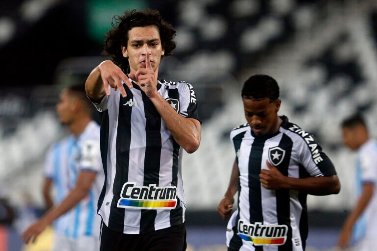 Botafogo goleia o Macaé e volta a vencer depois de um mês