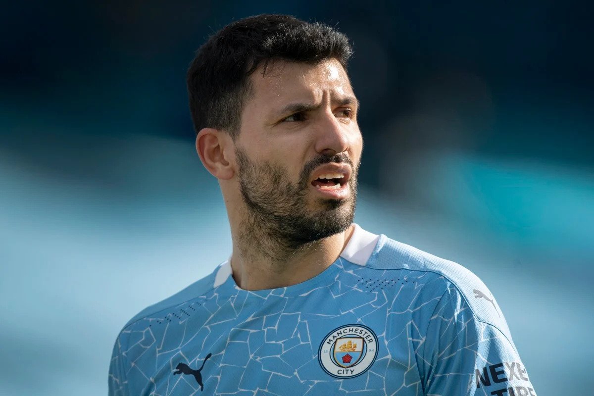 Leeds United entra na briga com o Chelsea por Sergio Aguero