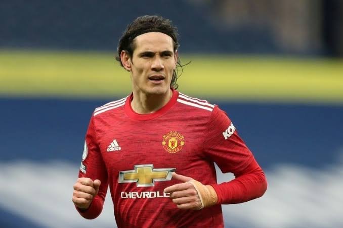 Manchester United negocia renovação com Cavani